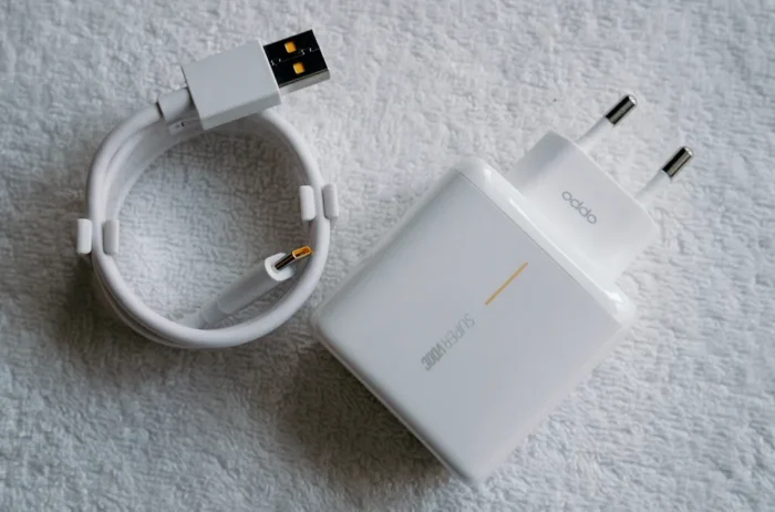 Oppo 65W SuperVOOC Power Adapter with Type C Cable - Image 2