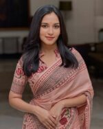 Premium Parsha Sharee with Blouse Piece - Image 2