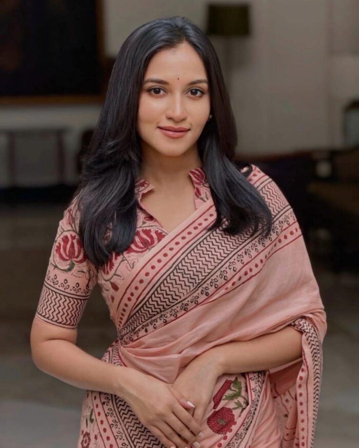 Premium Parsha Sharee with Blouse Piece - Image 2