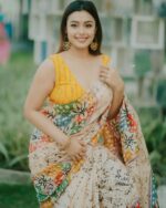 Premium Parsha Sharee with Blouse Piece - Image 2